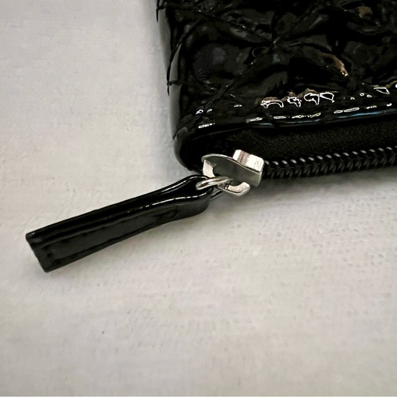 Gloss Black Diamond Stitch Zipper Wallet - Picture 4 of 8